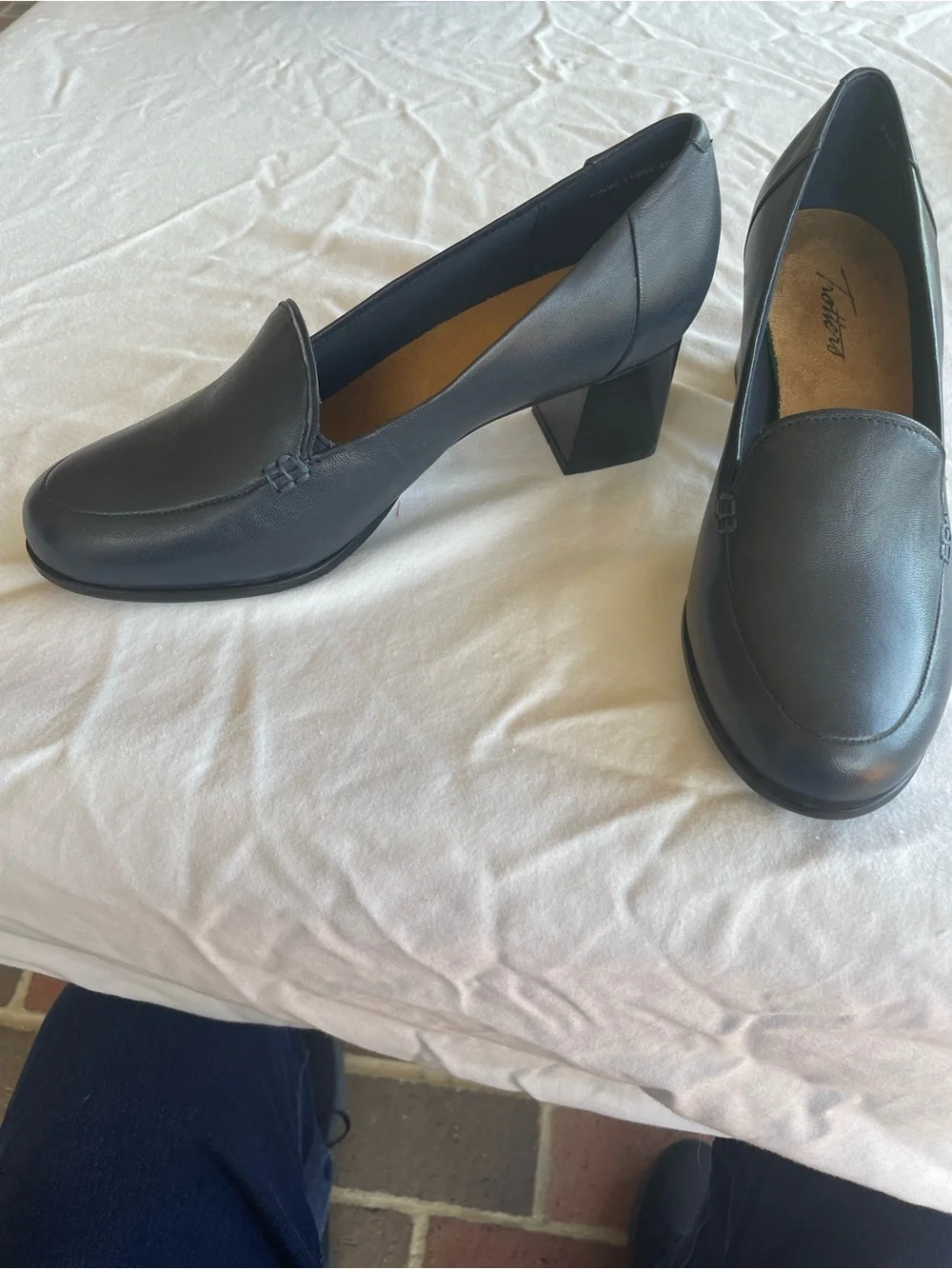 Trotters Navy Leather Block Heel Loafers Pumps Comfort Career Shoes 7.5W